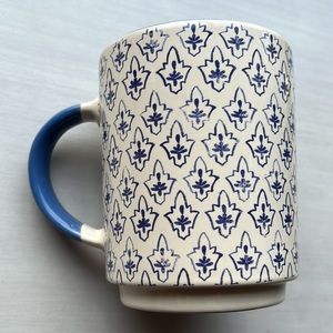 Tommy Bahama Coffee Mug microwave and dishwasher Color Ivory/Blue
